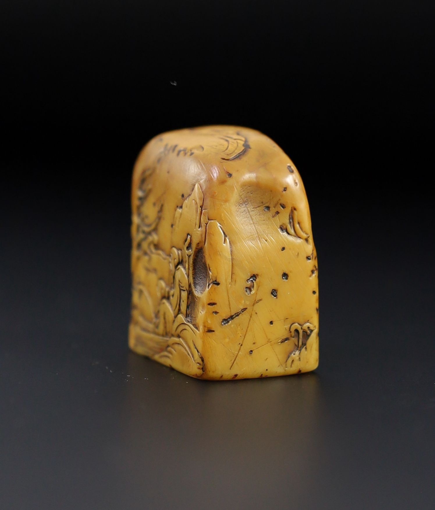 A Chinese Shoushan stone seal, early 20th century, 4cm high